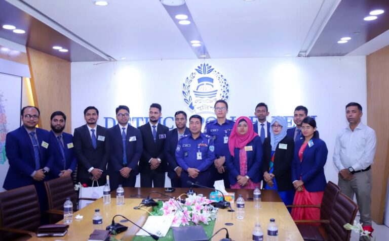 বুনিয়াদি প্রশিক্ষণ কোর্সের প্রশিক্ষণার্থী কর্মকর্তাদের মাঠ সংযুক্তি কার্যক্রমের অংশ হিসাবে প্রশিক্ষনার্থীদের সাথে ফেনীর পুলিশ সুপারের মতবিনিময় সভা অনুষ্ঠিত