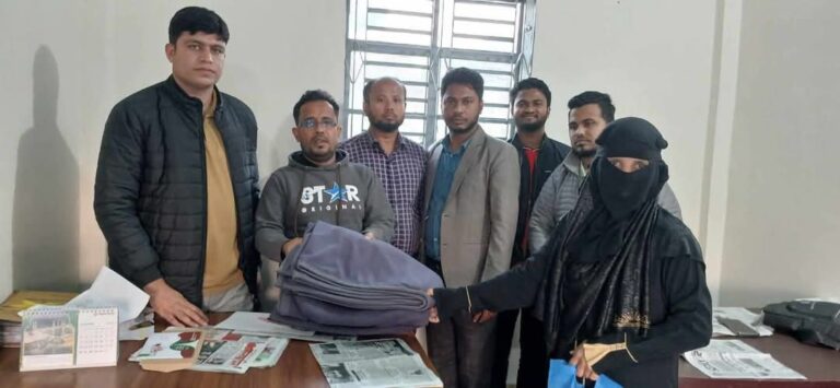 পরশুরাম প্রেস ক্লাবের উদ্যোগে শীতার্তরা পেলেন কম্বল উপহার