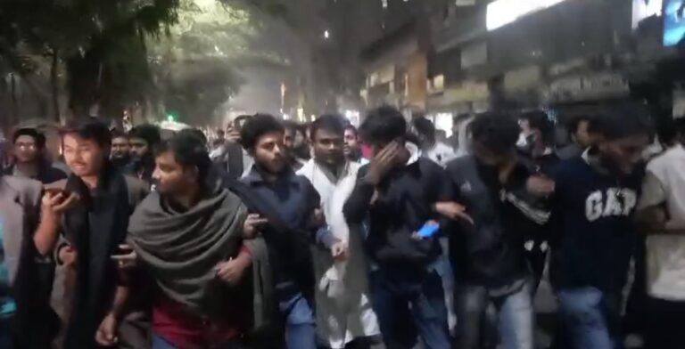 ঢাবির ৭ কলেজ শিক্ষার্থীদের বিক্ষোভ