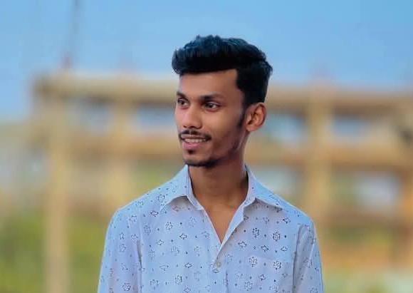 ছাগলনাইয়ায় সড়কের পাশে মিলল যুবকের মরদেহ
