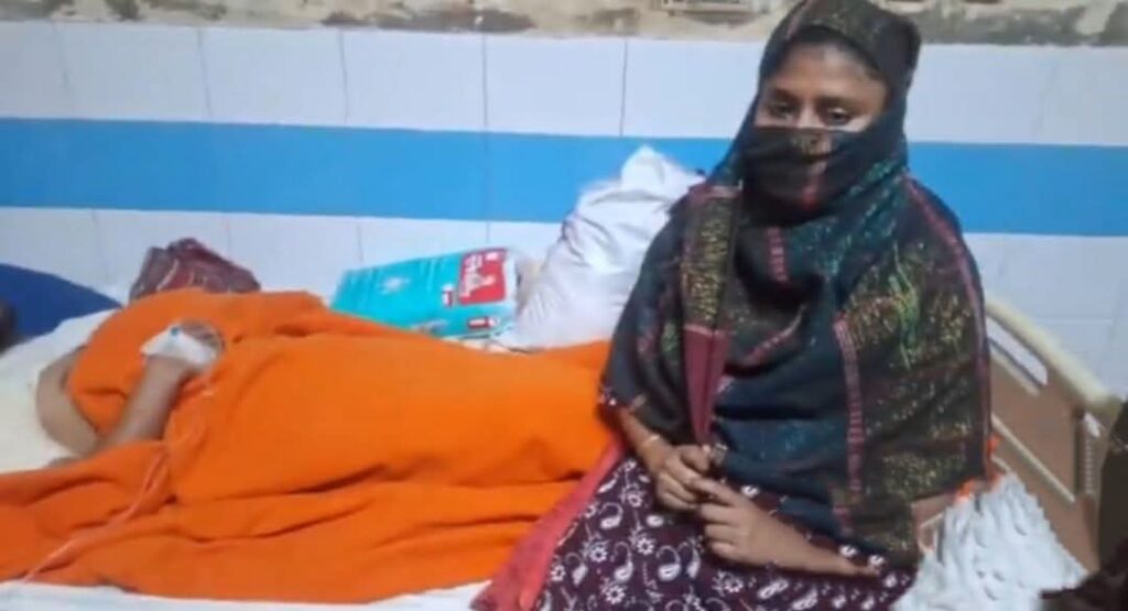 পরশুরামে বাবাকে গরম তেলে ঝলসে দিয়েছে মেয়ে এমন অভিযোগ করছেন বাবা নূর নবী-