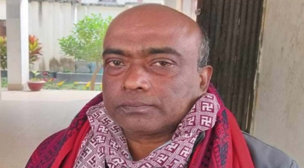 যুব মহিলা লীগের নেত্রীকে না পেয়ে স্বামীকে নিয়ে গেলো পুলিশ