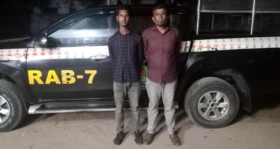 ফেনীতে র‍্যাবের হাতে ১০কেজি গাঁজাসহ ২ মাদক কারবারি গ্রেপ্তার