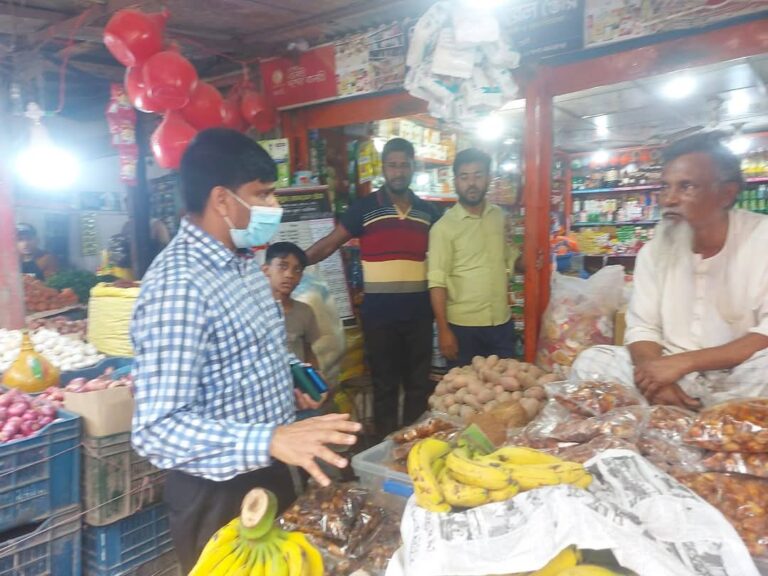 ফেনী‌তে ভোক্তা অ‌ধিদপ্ত‌রের অ‌ভিযানে তিন প্রতিষ্ঠান‌কে জ‌রিমানা