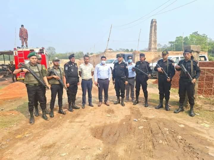 ফেনীতে অবৈধ ইটভাটায় ভ্রাম্যমান আদালতের অভিযান; ৩ লক্ষ টাকা অর্থদন্ড