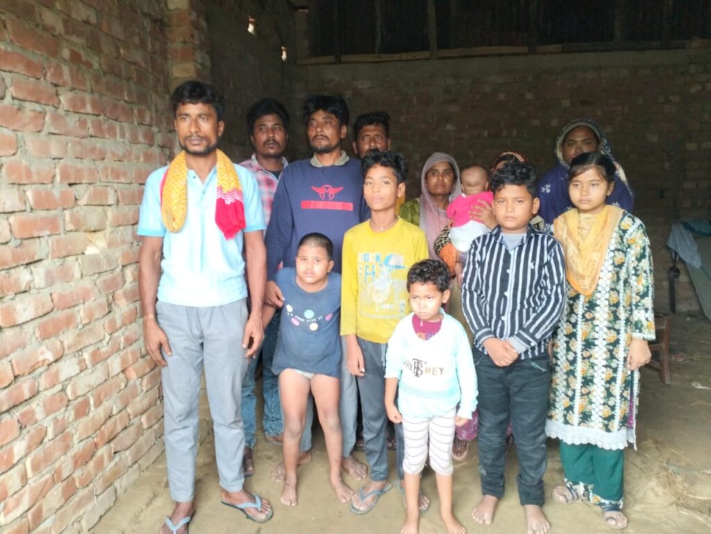 ফেনীতে ১৩ জনকে চোখ বেঁধে পুশইন