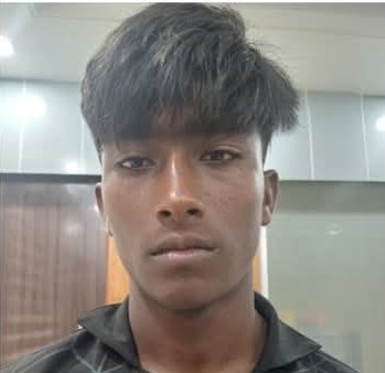 ফেনীতে ডিবি পুলিশের অভিযানে ১১ মামলার আসামি ছিনতাইকারী পারভেজ গ্রেফতার
