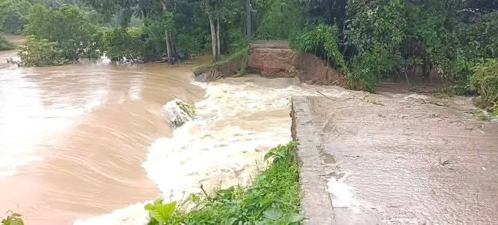 মুহুরী নদীর বাঁধ ভেঙে পানি ঢুকলো লোকালয়ে