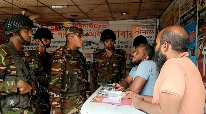 নারায়ণগঞ্জে বাস কাউন্টারে সেনা অভিযান,অতিরিক্ত ভাড়া আদায়ে আটক ৬