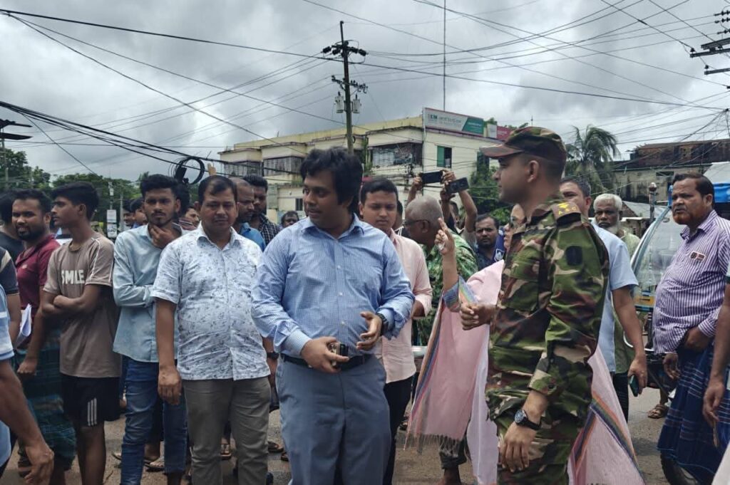 সেনবাগের ছাতারপাইয়া বাজারে খাল দখলমুক্ত করতে ব্যাপক অভিযান