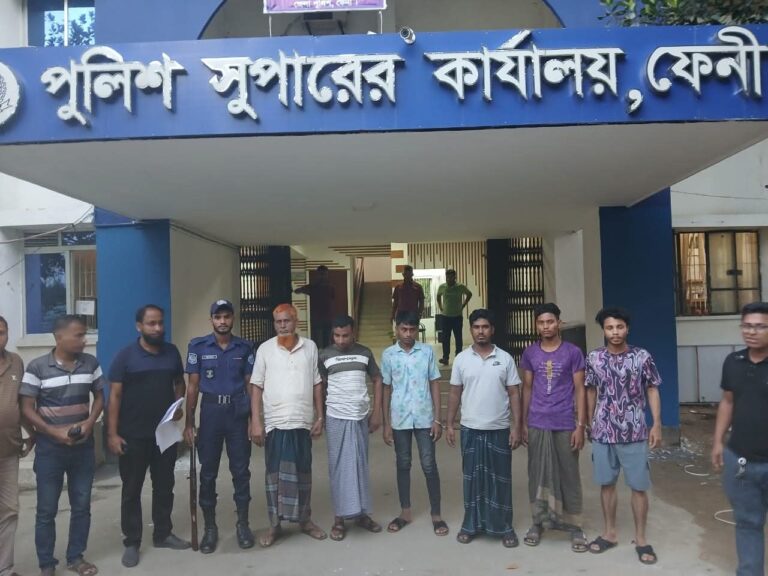 ফেনীতে অটোরিক্সা ছিনতাই চক্রের ৬ সদস্য গ্রেফতার