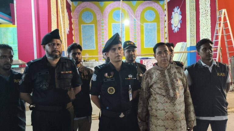 ফেনীতে পূজা মন্ডপ পরিদর্শন করেছে র‍্যাব-৭