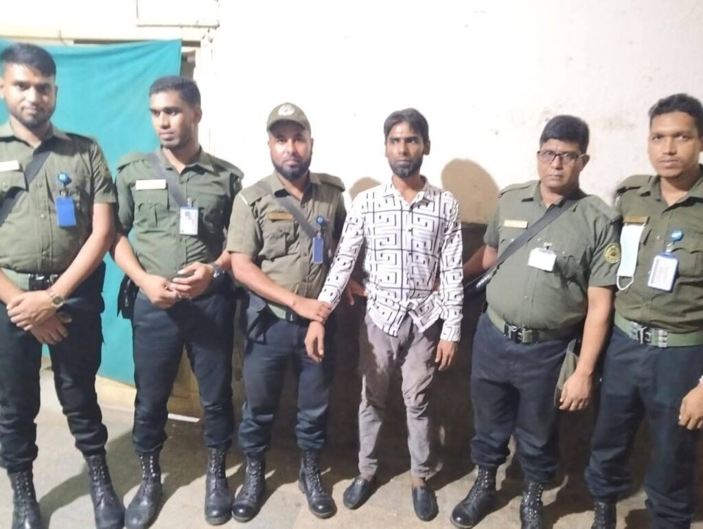 ঢাকা মেডিকেল কলেজ হাসপাতালে (ঢামেক) ভুয়া ডাক্তার আটক করলো আনসার সদস্যরা