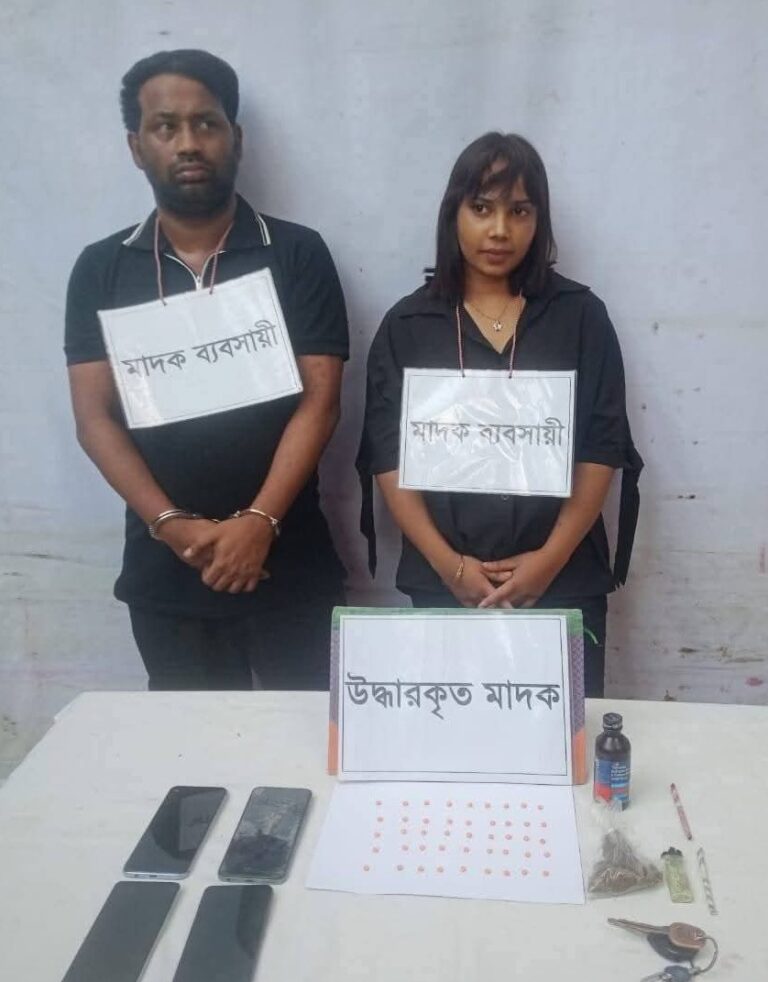 চাঁদপুরের হাজীগঞ্জে এক তরুণের সাথে গুরতে এসে মাদকসহ সুন্দরী তরুণীও পুলিশের হাতে আটক