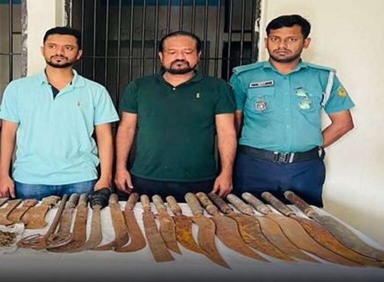 গাজীপুরে বিএনপি নেতা পিতা-পূত্রকে গ্রেফতার করেছে যৌথ বাহিনীর সদস্যরা