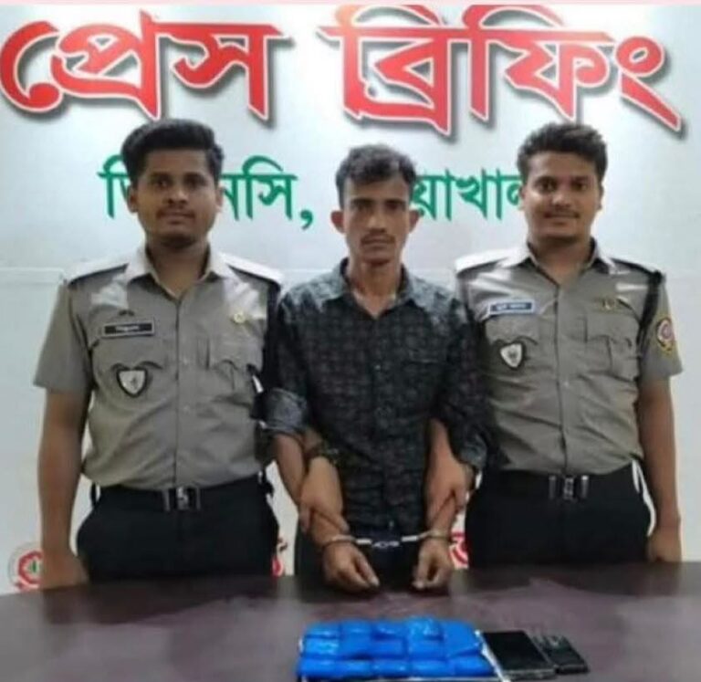 নোয়াখালীতে যাত্রীবাহী বাস থেকে ৫০০ পিস ইয়াবা উদ্ধার, পরিবহন সুপারভাইজার গ্রেপ্তার