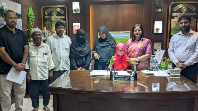 কক্সবাজার সদর ইউএন ও এর সহায়তায় অবশেষে বাড়ি ফিরলেন লালপরী