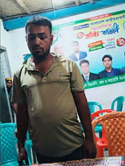 নোয়াখালীতে জাল টাকা দিয়ে কেনাকাটা করে কৃষকদল নেতা গ্রেপ্তার
