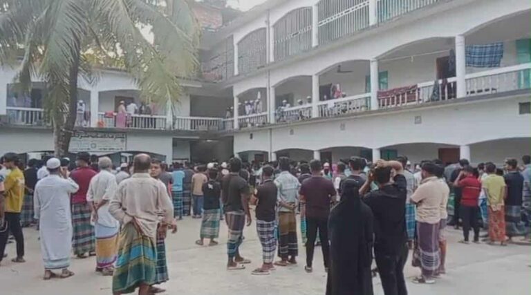 নোয়াখালীতে মাদারাসায় ঘুমের মধ্যে ছাত্রকে জবাই করে হত্যা