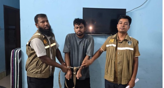 কুমিল্লার চান্দিনায় সৎমাকে কুপিয়ে হত্যা র অভিযোগে শাহিন মুন্সি নামে এক যুবককে গ্রেপ্তার করেছে পুলিশ ব্যুরো অব ইনভেস্টিগেশন (পিবিআই)