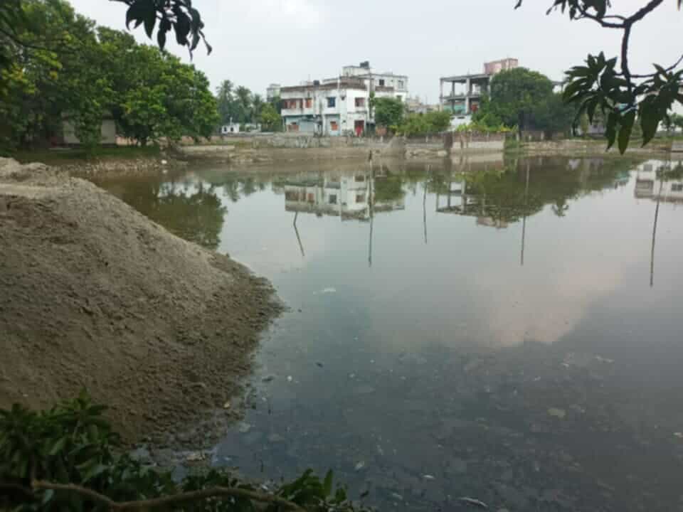 রাজশাহী শহরে প্রশাসন ম্যানেজ করেই চলছে পুকুর ভরাট