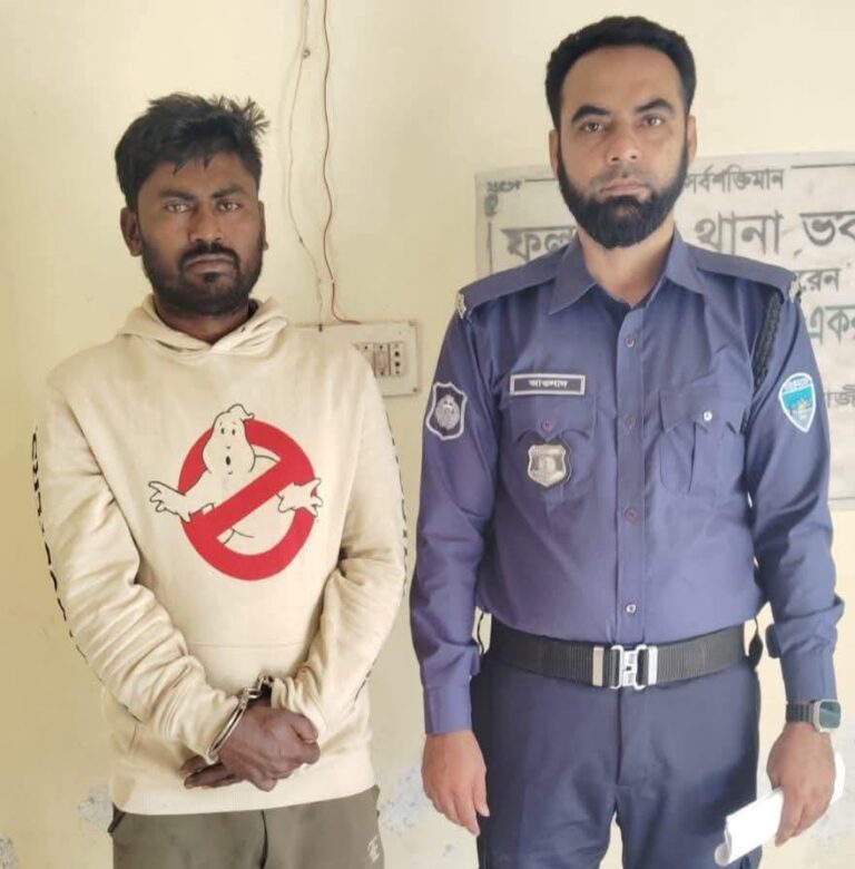 ফুলগাজীর আমজাদহাট থেকে ইয়াবাসহ মাদক ব্যবসায়ী আটক