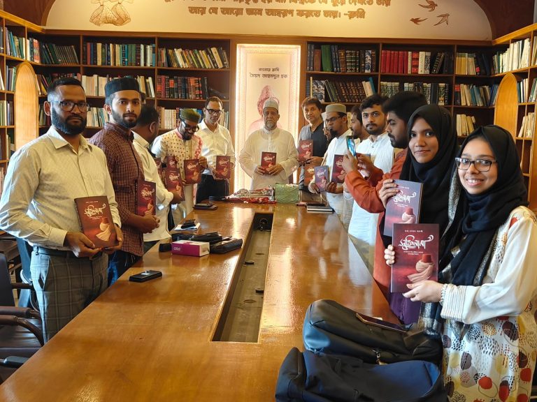 প্রখ্যাত সুফি গবেষক খাজা ওসমান ফারুকী সপ্তম ও অষ্টম প্রকাশনীর মোড়ক উন্মোচন