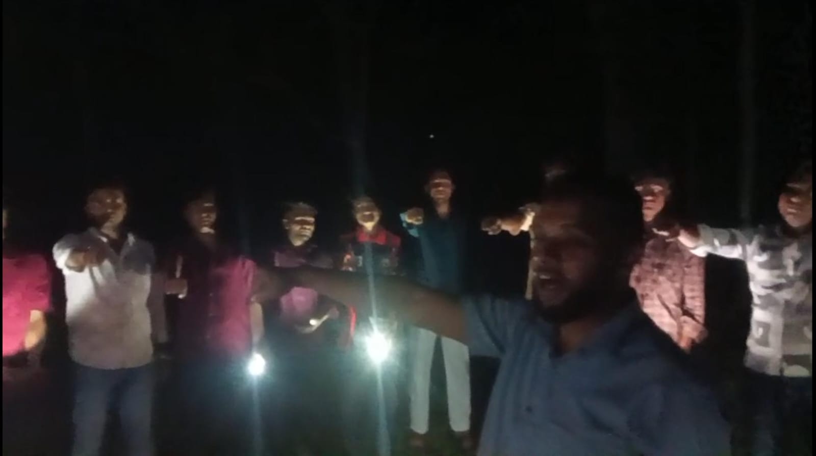 শেখ হাসিনাকে ফিরিয়ে আনতে নোয়াখালীতেআ’লীগ নেতাদের শপথ গ্রহণ