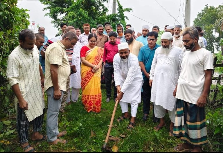 নাচোলে এডিপির অর্থায়নে চার উন্নয়ন প্রকল্পের উদ্বোধন করলেন এমপি ড. মিজানুর রহমান