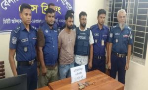 পুলিশের অভিযানে বেনাপোলে বিদেশী পিস্তল, ২টি ম্যাগাজিন ও ১৪ রাউন্ড গুলিসহ যুবক গ্রেফতার
