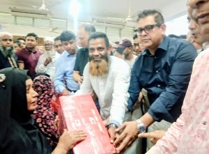 রূপগঞ্জে অসহায় নারীদের মাঝে সেলাই মেশিন, নগদ অর্থ ও খেলাধুলার সামগ্রী বিতরণ