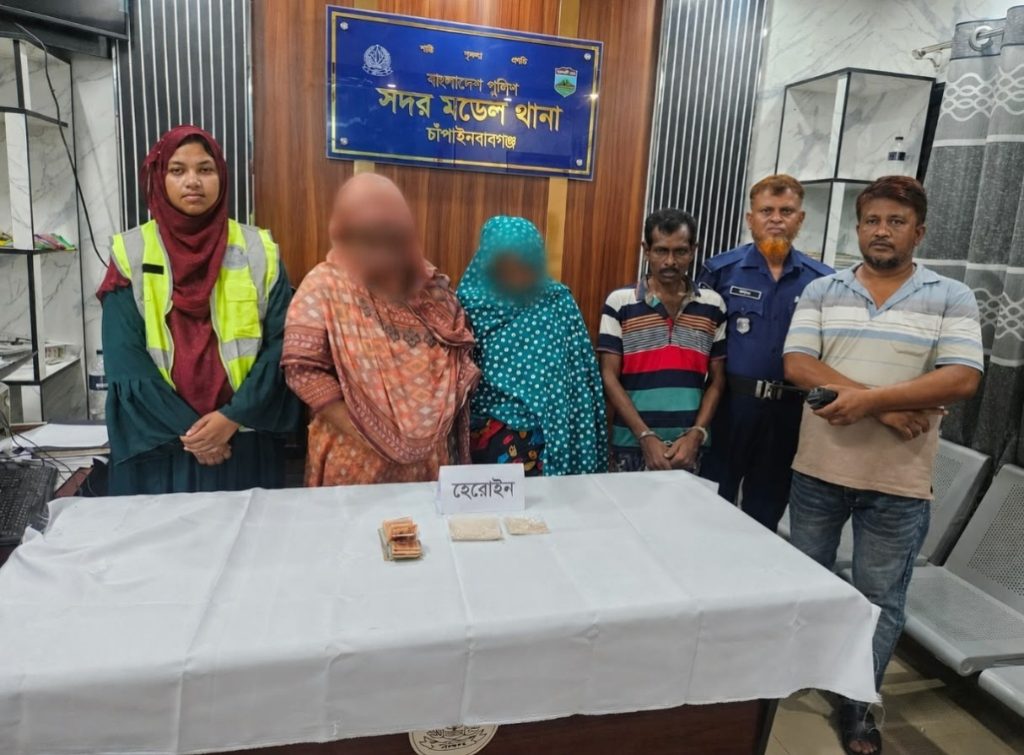 ১০০ গ্রাম হেরোইনসহ চাঁপাইনবাবগঞ্জে তিনজন গ্রেপ্তার