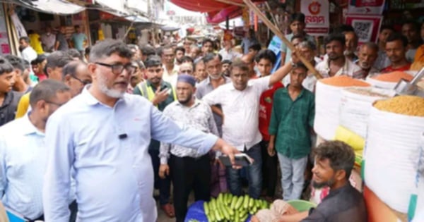 গাঙ্গিনাপাড়ে জনদুর্ভোগ কমাতে ময়মনসিংহ সিটি কর্পোরেশনের অভিযান