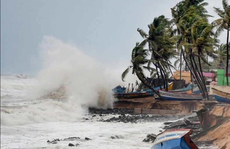দেশে ভারি বৃষ্টির সতর্কবার্তা, ১০ জেলায় বন্যার আশঙ্কা