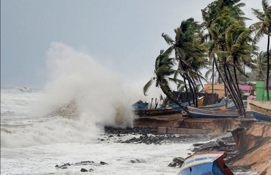 দেশে ভারি বৃষ্টির সতর্কবার্তা, ১০ জেলায় বন্যার আশঙ্কা