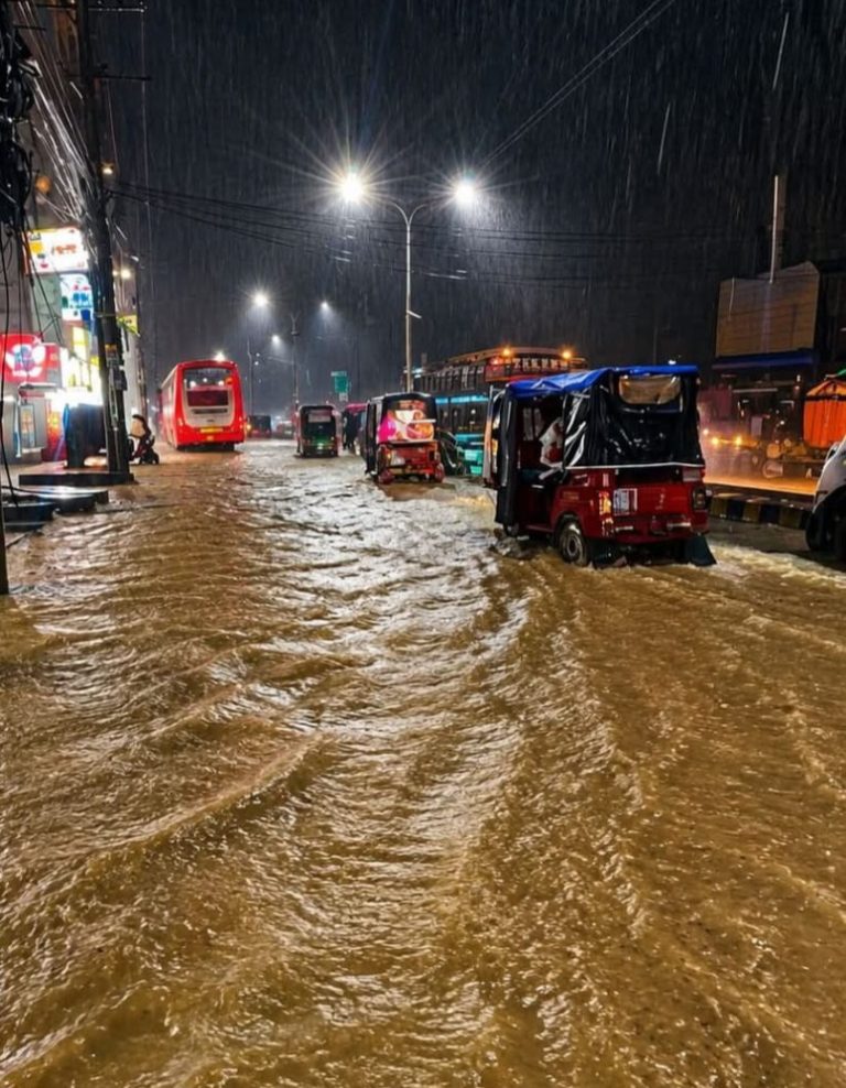 কক্সবাজারে টানা ৫ ঘন্টার ভারী বৃষ্টিতে তলিয়ে গেছে শহরের প্রধান সড়কসহ বিভিন্ন অলি গলি