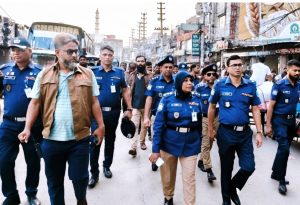 কেরানীগঞ্জে যানজট নিরসনে অবৈধ দোকানপাট উচ্ছেদে ঝটিকা অভিযান
