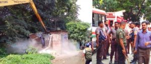 বিআইডব্লিউটিএ’র অভিযান: নারায়নগঞ্জের পাগলায় নদী তীরের অবৈধ স্থাপনা উচ্ছেদ