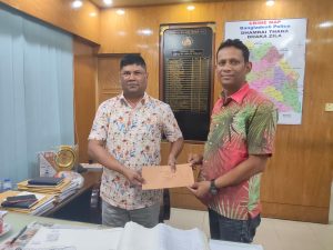 বিদেশি দূতাবাস ও সরকারি দপ্তরে বোমা হামলার হুমকিদাতা গ্রেফতার ধামরাই থানার এসআই এনামুল হক পেলেন মাসিক অপরাধ সভায় পুরস্কার