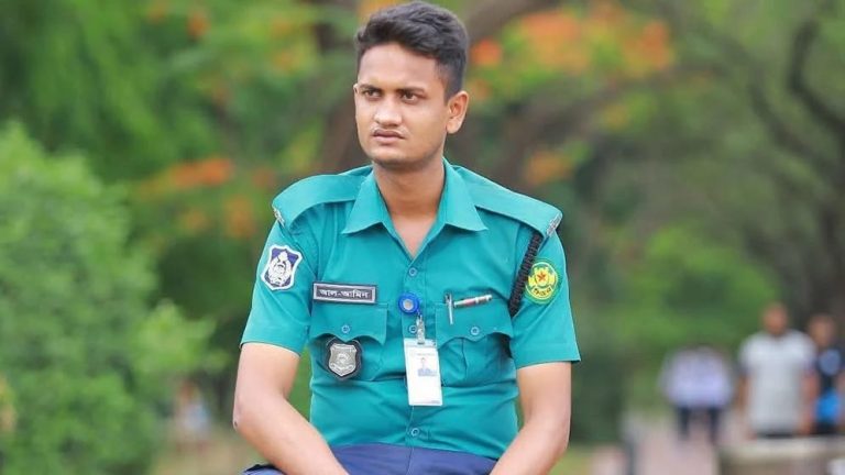 নাটোর লালপুরে ইয়াবা সহ ১ পুলিশ কনস্টেবল ও ৩ সহযোগী আটক
