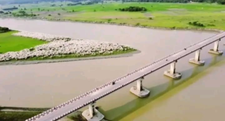 গফরগাঁওয়ে অবৈধ ভাবে বালু উত্তোলনে ৫ শতাধিক ঘরবাড়ি ব্রহ্মপু্ত্রের গর্ভে বিলীন হওয়ার সম্ভাবনা