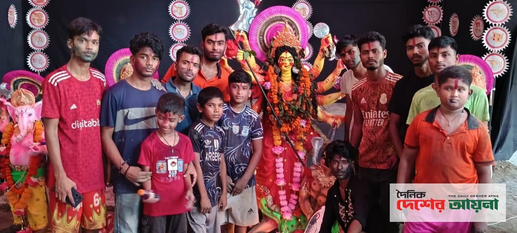 দক্ষিণ রাউজান পূর্ব গুজরা কান্তচৌকিদারবাড়ী মন্দিরে অশ্রুসিক্ত নয়নে দেবী দুর্গার বিসর্জন