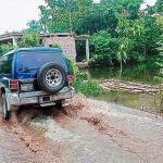 যশোরের বেনাপোল-খড়িডাঙ্গা পাকা সড়কে সৃষ্টি হয়েছে স্থায়ী জলাবদ্ধতা, দুর্ভোগে ১০ গ্রামের মানুষ