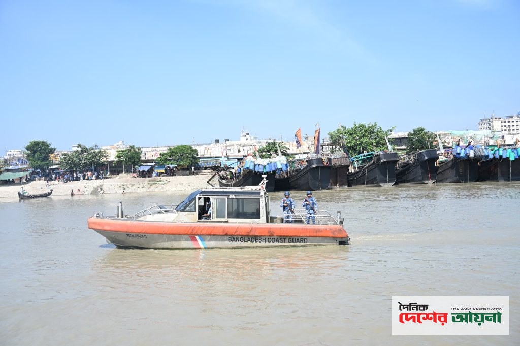 মা ইলিশ রক্ষায় কোস্ট গার্ড পূর্ব জোনের নিয়মিত অভিযান ও জনসচেতনতামূলক কার্যক্রম