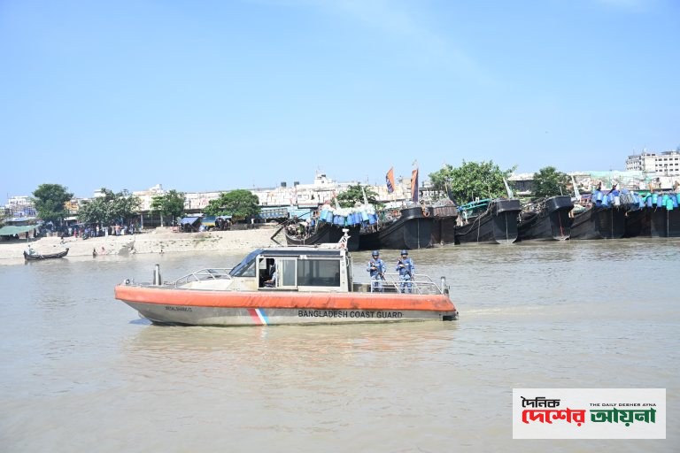 মা ইলিশ রক্ষায় কোস্ট গার্ড পূর্ব জোনের নিয়মিত অভিযান ও জনসচেতনতামূলক কার্যক্রম
