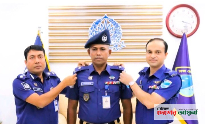 নারায়ণগঞ্জে এসআই থেকে পরিদর্শক পদে পদোন্নতি, র‍্যাংক ব্যাজ পরালেন পুলিশ সুপার