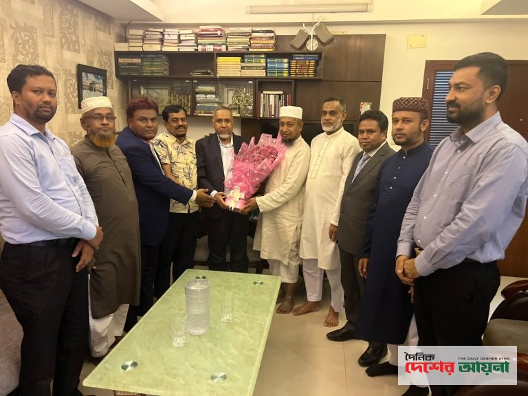 চিকিৎসা শেষে সিঙ্গাপুর থেকে দেশে ফিরেছেন ডা. সৈয়দ আব্দুল্লাহ মুহাম্মদ তাহের এমপি