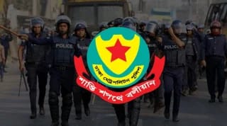 কলাবাগানে ককটেল বিস্ফোরণে আওয়ামীলীগের শীর্ষ নেতা সহ ৪ জন গ্রেফতার, ১৩ ককটেল উদ্ধার