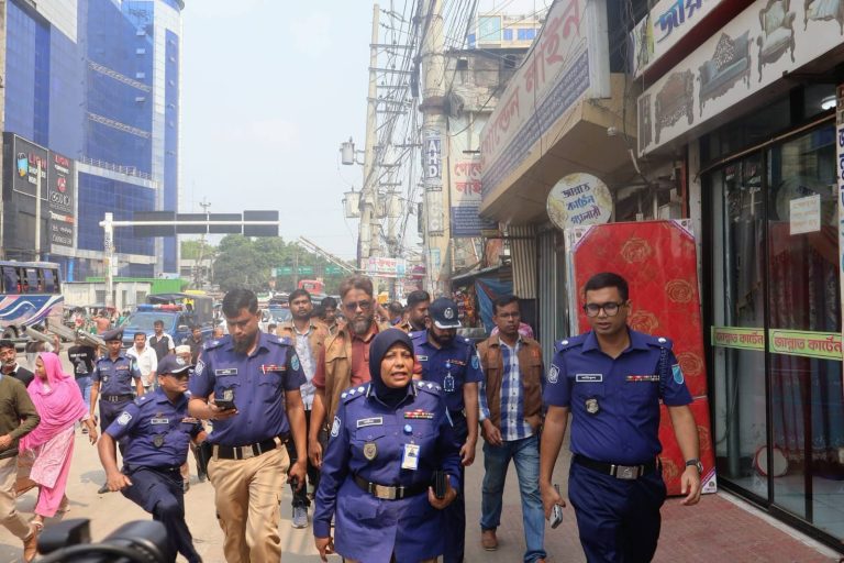 কেরানীগঞ্জ দক্ষিণের গুরুত্বপূর্ণ ট্রাফিক পয়েন্ট পরিদর্শনে ঢাকা জেলা পুলিশ সুপার