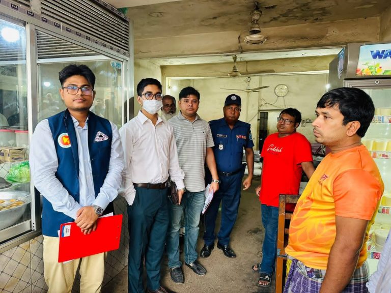 নরসিংদীর শিবপুরে মোবাইল কোর্ট চলমান থাকবে বললেন সামিউর রহমান সহকারী কমিশনার (ভূমি)